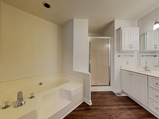 Building Photo - 3705 Stoneridge Drive