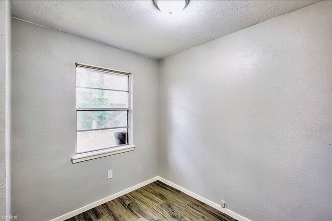 Building Photo - 3 br, 2 bath House - 213 Pamela Dr