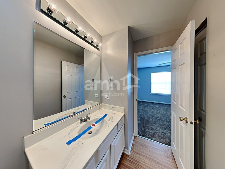 Building Photo - 2409 Courtyard Cir