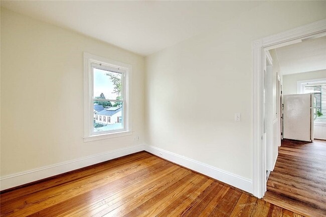 Building Photo - 139 Hunts Ave