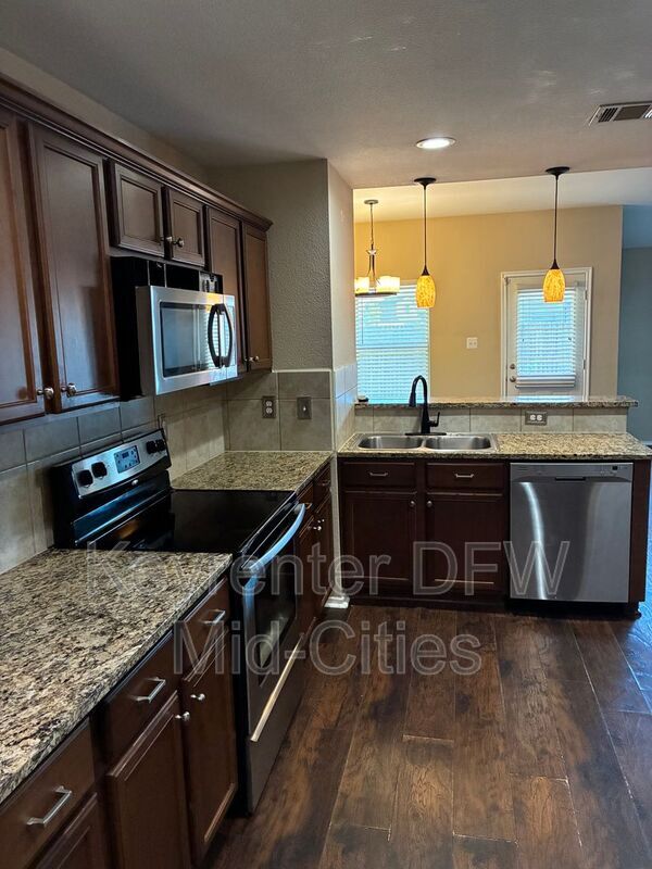 Building Photo - 1904 Meadow Crest Dr