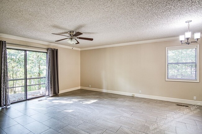 Building Photo - West Gate Area | LaCoruna Courts| Townhome | Unfurnished