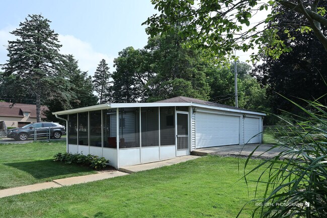 Building Photo - 26415 W Ingleside Shr Rd