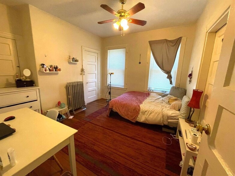 Building Photo - 177 River St