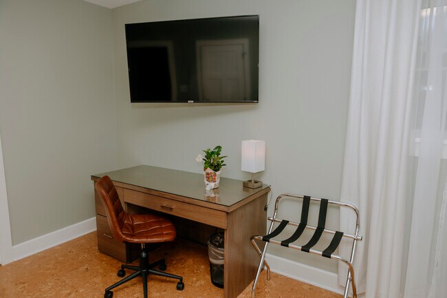 Building Photo - 608 N Emerson Ave