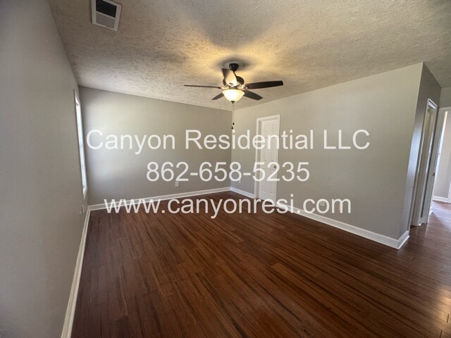 Building Photo - 118 Bayou Ct