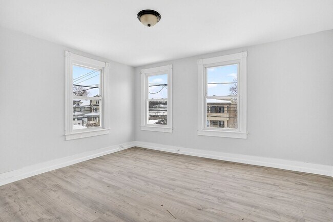 Building Photo - 398-400 N. Maple Ave