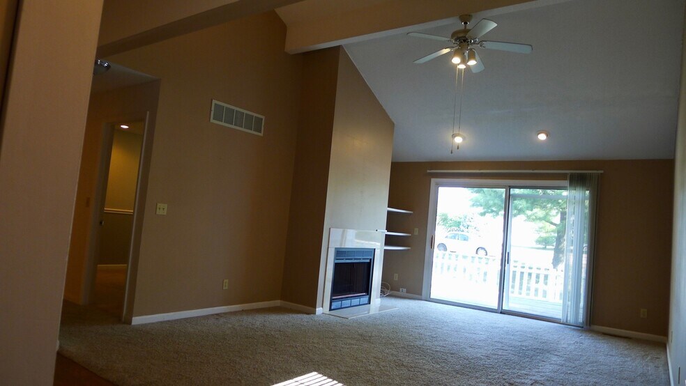 Building Photo - 204 Misty Cove