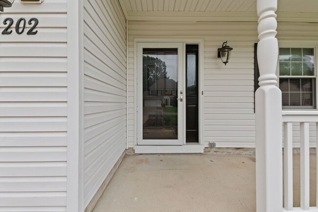 Building Photo - Your Dream Home Awaits!