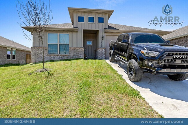 Building Photo - New Beginnings Start At AMRR: 4 bedroom / 2 bath in Apple Crossing!
