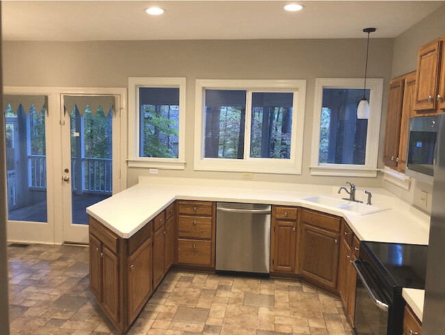 Building Photo - 4108 Landfall Ct