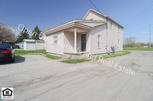 Building Photo - 1327 S Cedar St