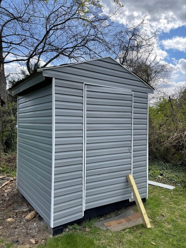 Building Photo - Cozy 2bd/1bath with Big Yard