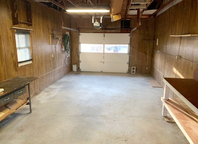 Building Photo - 2504 Westside Dr