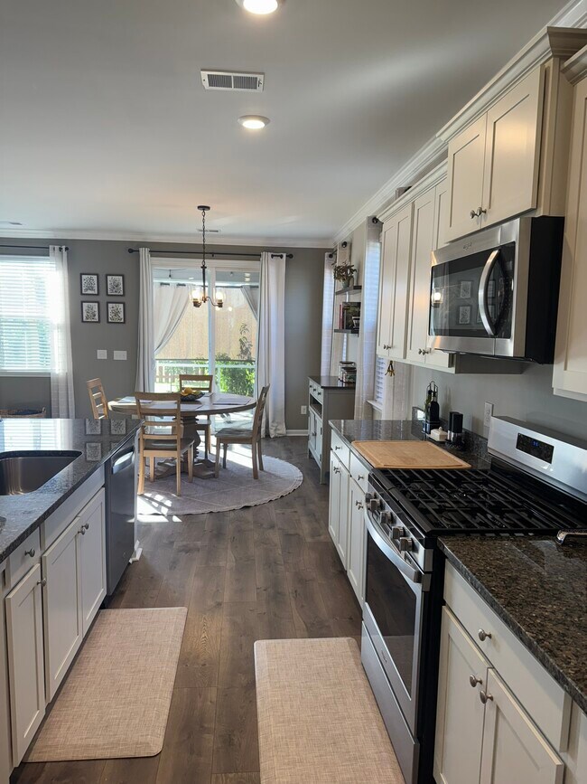 Building Photo - 135 Airy Dr