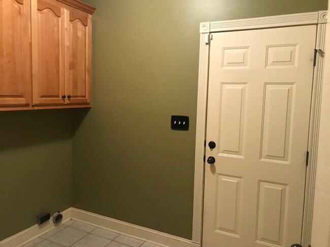 Building Photo - 113 Commonwealth Ct