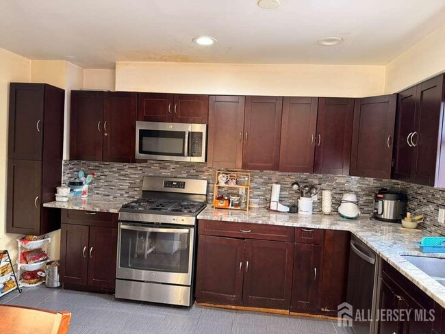 Building Photo - 10 Nutmeg Ct