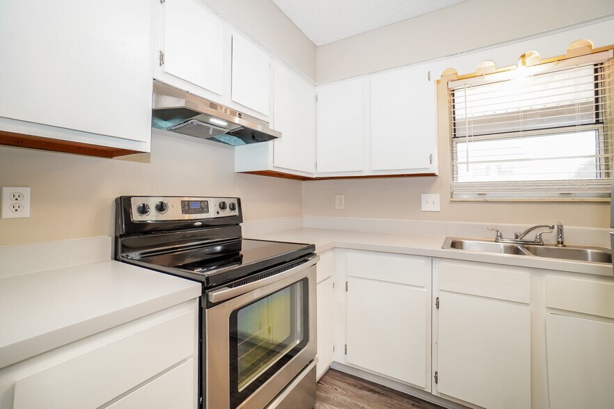 Building Photo - 7609 Penwood Pl