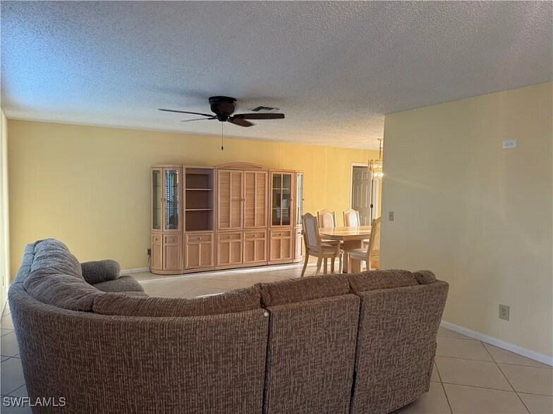 Building Photo - 4628 SW 18th Ave