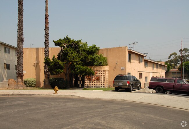 Primary Photo - College Palms Apartments