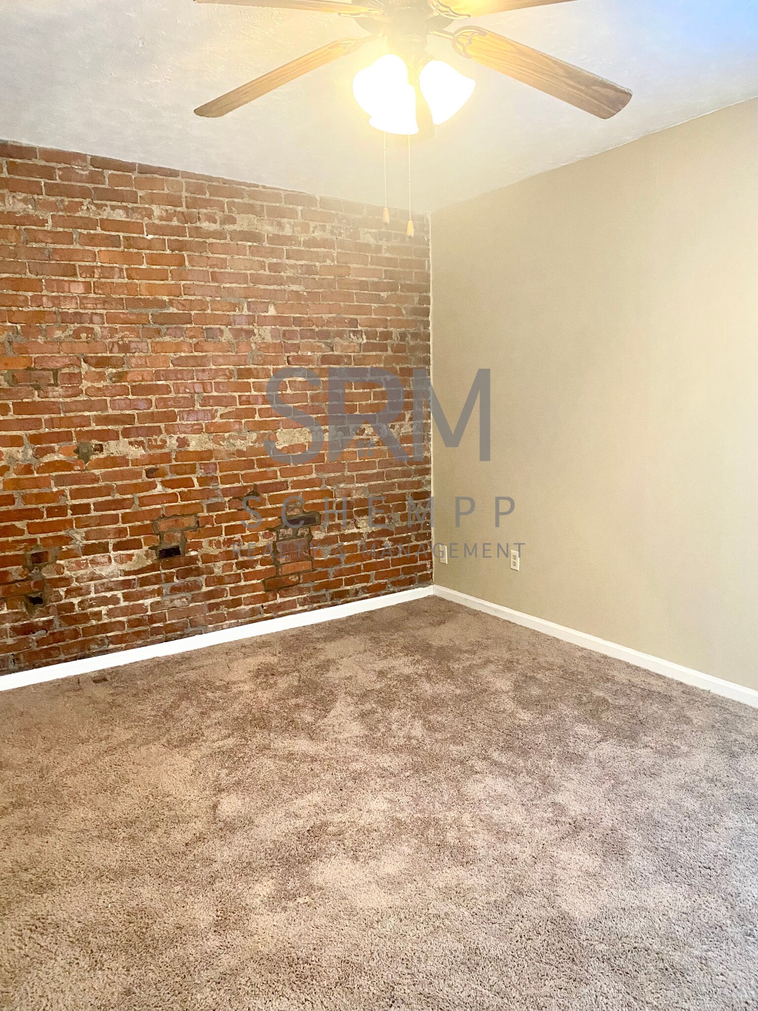 Building Photo - 809 E Maple St