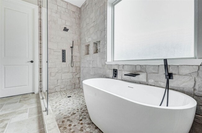 Building Photo - 5323 Lake Hill Farm Way