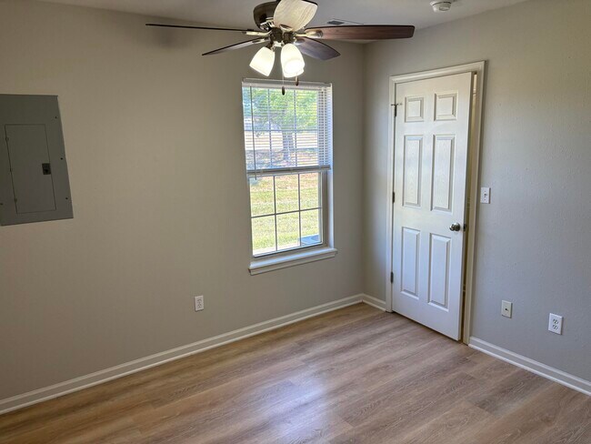 Building Photo - 4012 Snowy Owl Dr