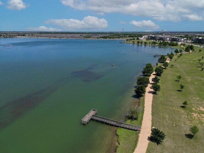 Building Photo - 6709 Golden Bough Ln