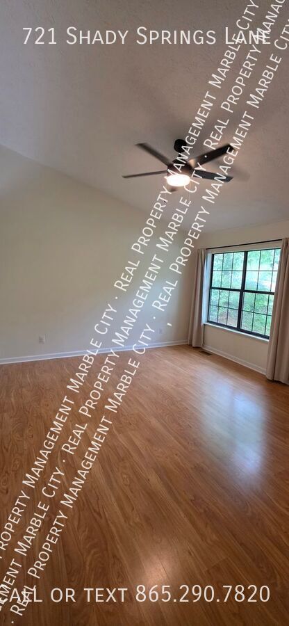 Building Photo - 721 Shady Springs Ln