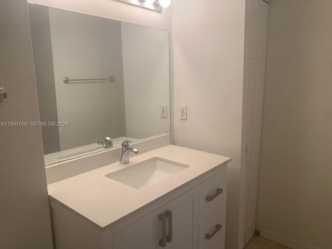 Building Photo - 220 SW 116th Ave