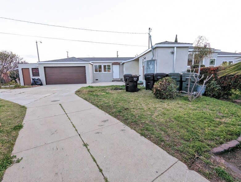 Building Photo - 1835 W Colegrove Ave