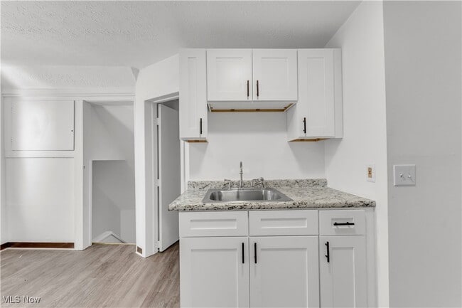 Building Photo - 3292 W 105th St