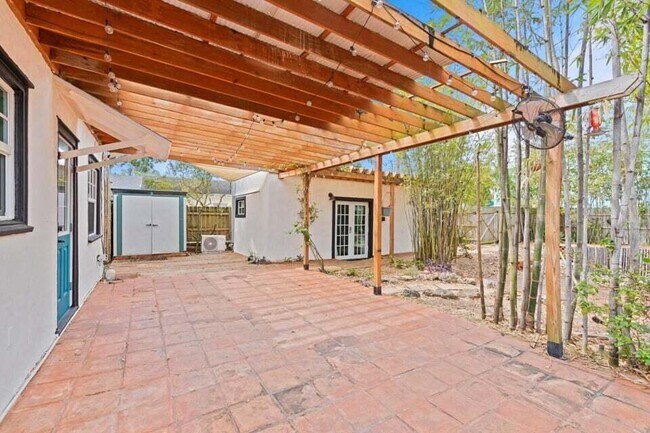Building Photo - 221 N Ocean Breeze