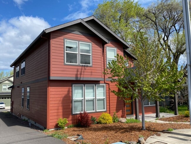 Building Photo - 1328 Wasco St