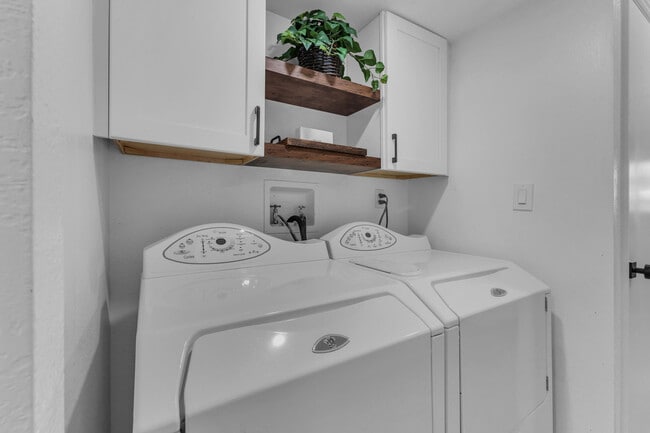 Building Photo - 75250 Vista Huerto