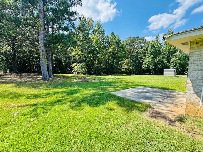 Building Photo - Modern 3-Bedroom Beauty