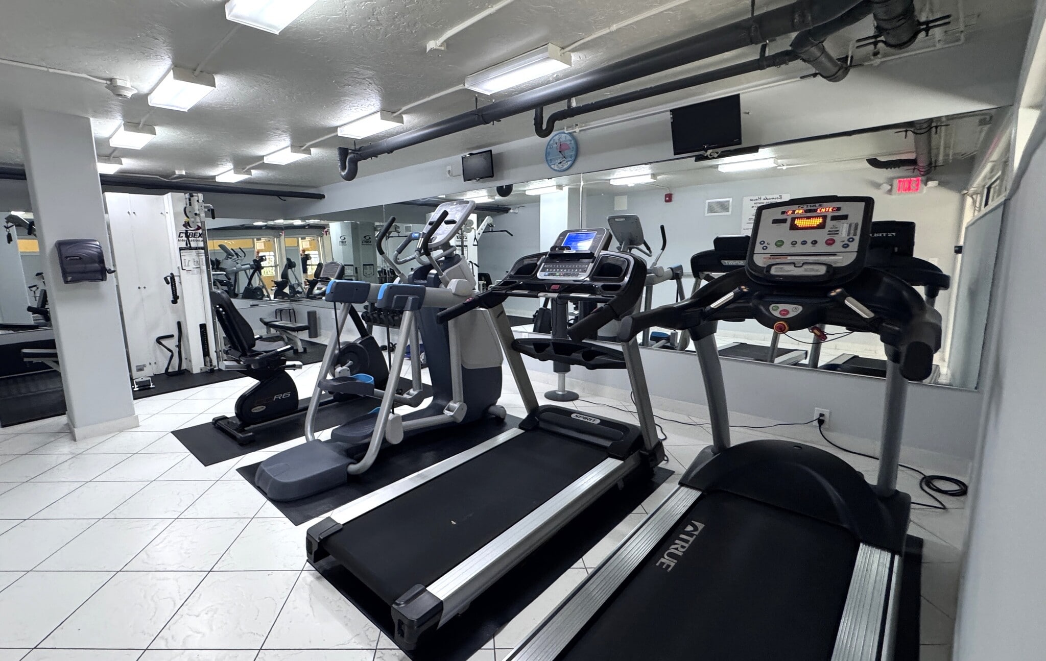 Building Photo - 328 N Ocean Blvd