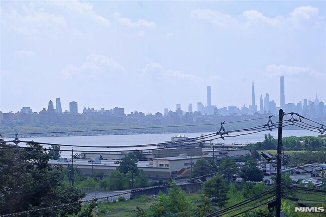 Building Photo - 154 Undercliff Ave