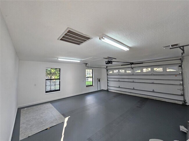 Building Photo - 6539 Brentwood Dr.