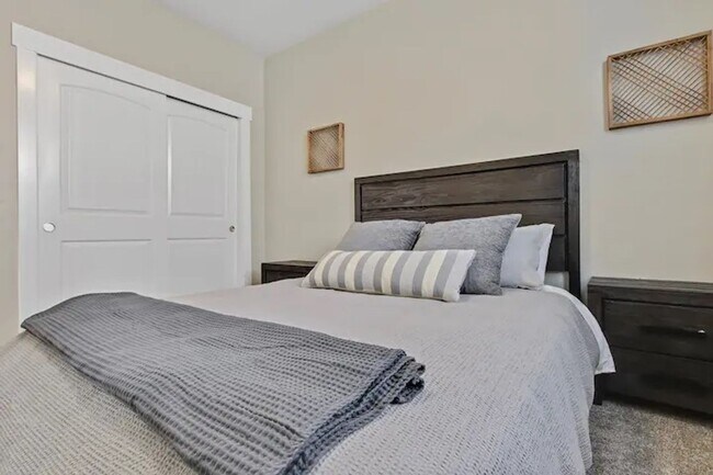 Building Photo - Beautiful 3 bedroom Single Level Home _ Pe...