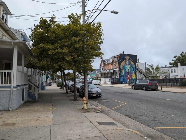 Building Photo - 16 N Iowa Ave