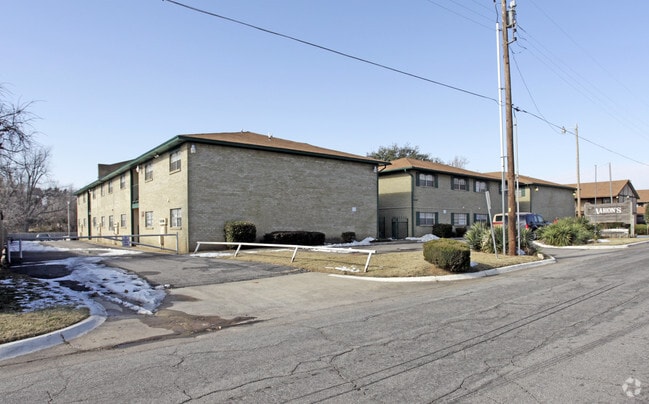 Aaron’s Courtyard - Aaron's Courtyard Apartments