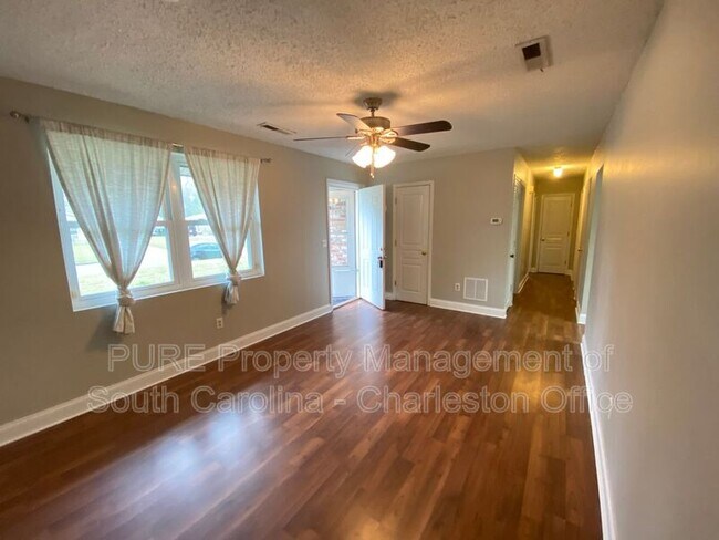 Building Photo - 371 Furman Ln