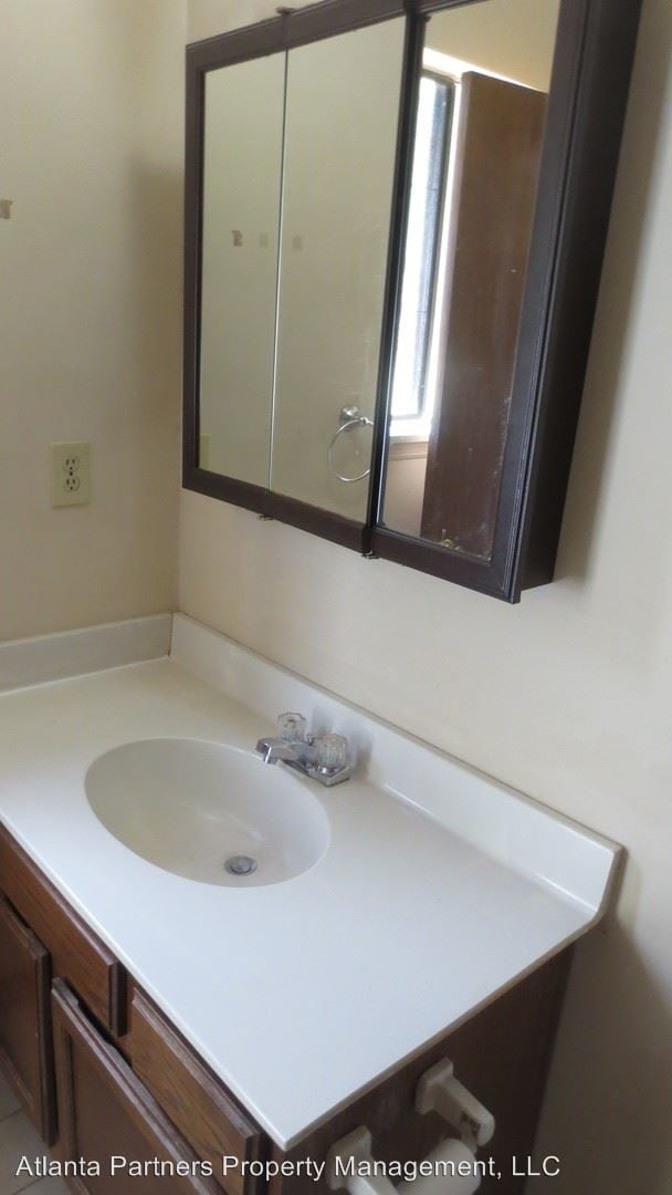 Building Photo - 3 br, 2 bath House - 664 Oxford Hall Dr