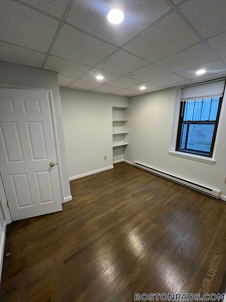 Building Photo - 77 Park Dr