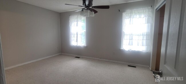 Building Photo - 101 Pear Tree Ln