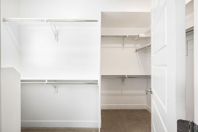 Building Photo - 3BD, 4BA Sunnyside Home With Office and Rooftop Deck