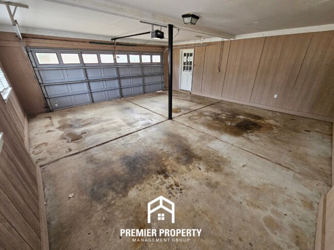 Building Photo - 2116 Rolling Valley Dr