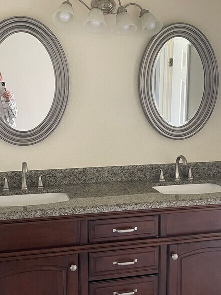 Building Photo - 415 Falconrock Ln