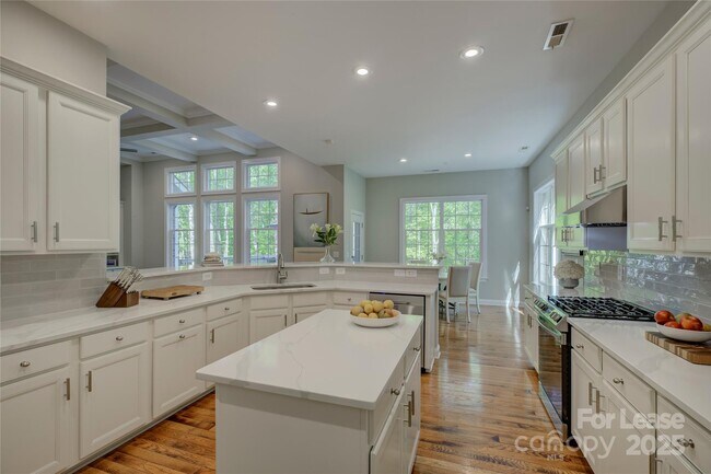 Building Photo - 9810 Daufuskie Dr